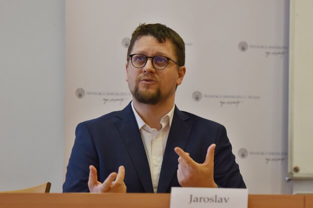 Jaroslav Cehlárik chairs the Slovak Association of the Deaf.