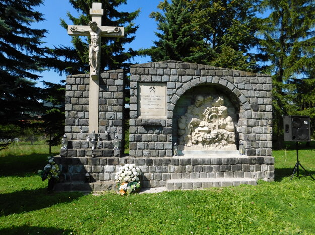 A monument to the victims of mining accidents in the Upper Nitra region.