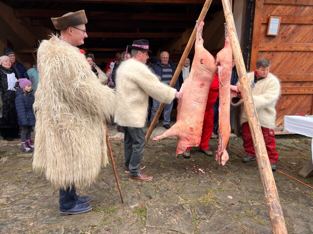 In Svidník's open-air museum visitors celebrated the new year on January 14, 2023. The traditional pig slaughter was part of the cultural programme.