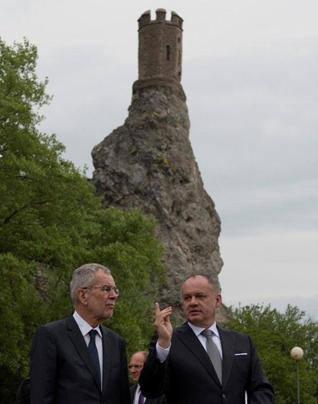 Kiska and Van der Bellen at Devín, close to the Freedom Gate monument, April 26.