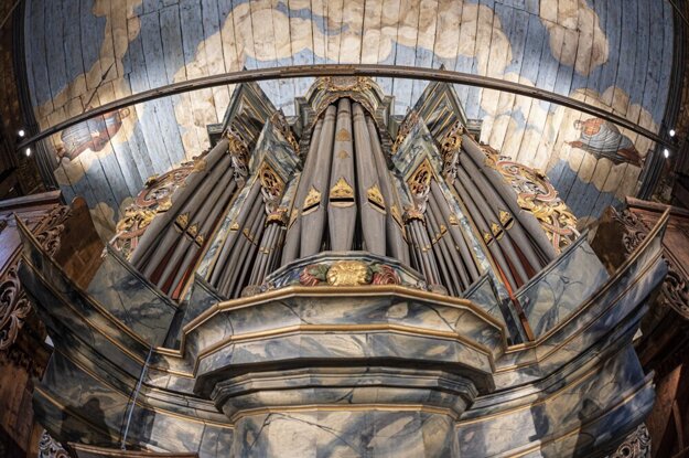 A Baroque organ in the wooden Kežmarok church. 