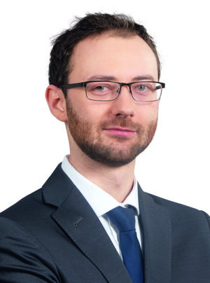 Lukáš Mrázik, Associate