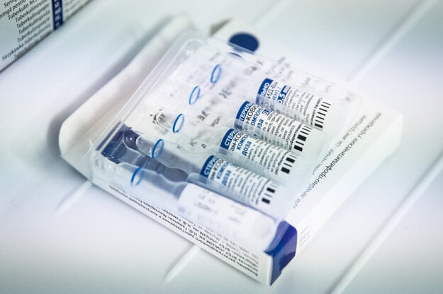 The last Sputnik V vaccines are being administered in Slovakia.