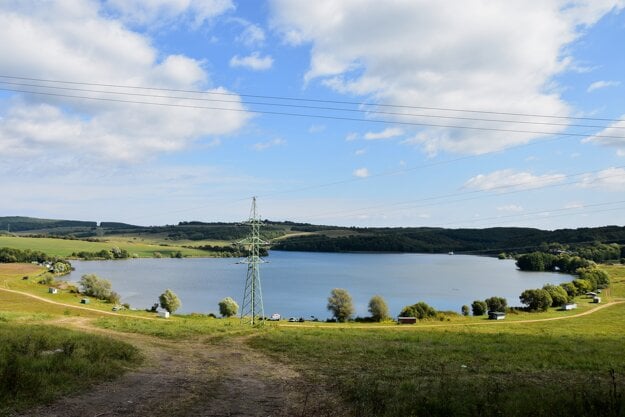 Ľuborečský hydrodam sa nachádza v obci Ľuboreč neďaleko Lučenca, stredné Slovensko.