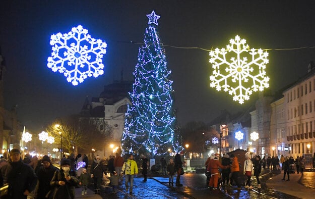 Košice lit up its Christmas tree on Hlavná Street on December 5.