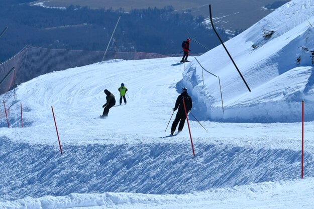 People enjoy skiing at Skalnaté Pleso in the Tatras on March 2, 2022.