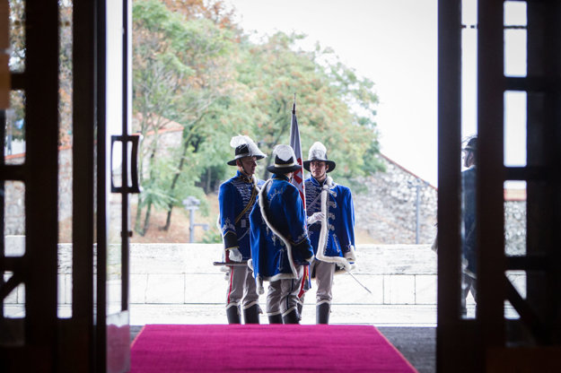 Guard of honour in the parliament.