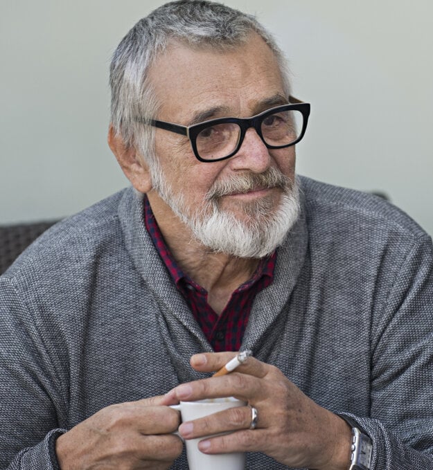 Actor and head of Karlovy Vary festival Jiří Bartoška will get an award at the Art film Fest.