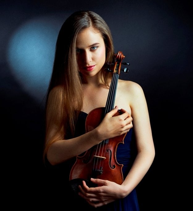 Julie Svěcená