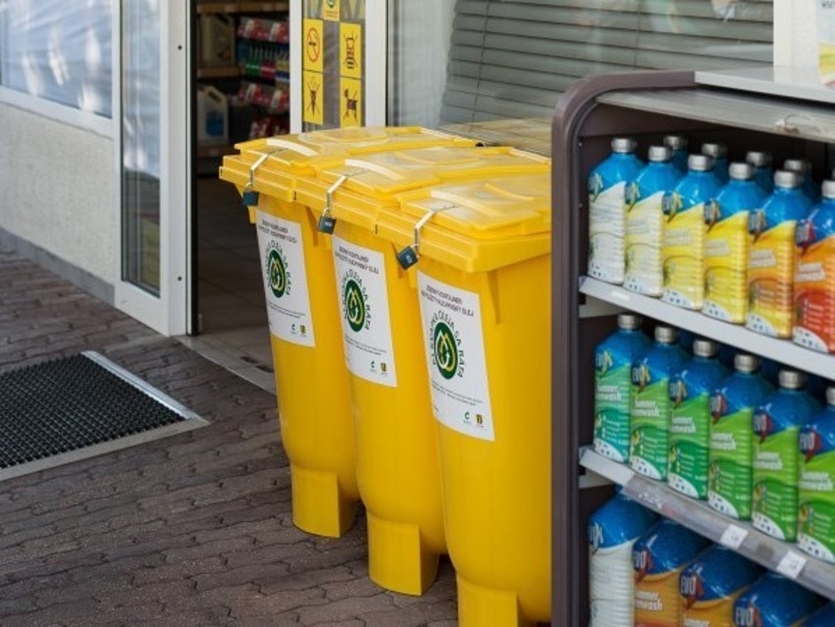 Refinery Collects Used Cooking Oil Spectator Sme Sk People Can Dispose Of Used Cooking Oil At Petrol Stations Source Courtesy Slovnaft