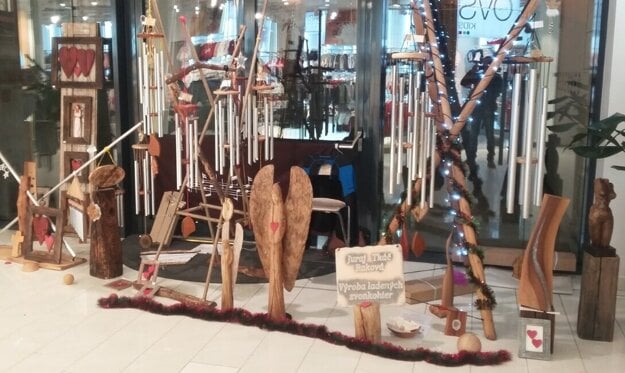 Juraj Tkač's work on display at the Žilina Christmas market.