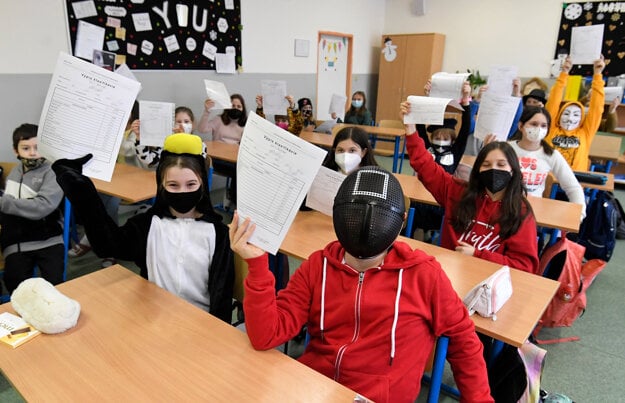 Pupils in Košice received their school reports for the first half of the school year today.