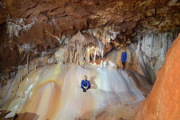 The unique decoration of the newly discovered parts of the Gombasecká Cave