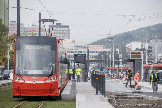 The trams to Karlova Ves and Dúbravka boroughs in Bratislava were restored on October 26.