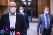 Economy Minister Richard Sulík (l) was charged by PM Igor Matovič (r) to purchase millions of antigen tests.