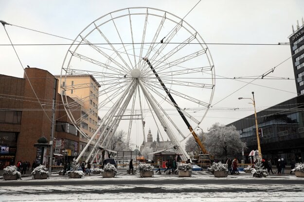 The ‘Košice Eye’ will return to Main Street in the city of Košice for Christmas. The 32-metre-high tourist attraction will launch on December 10.