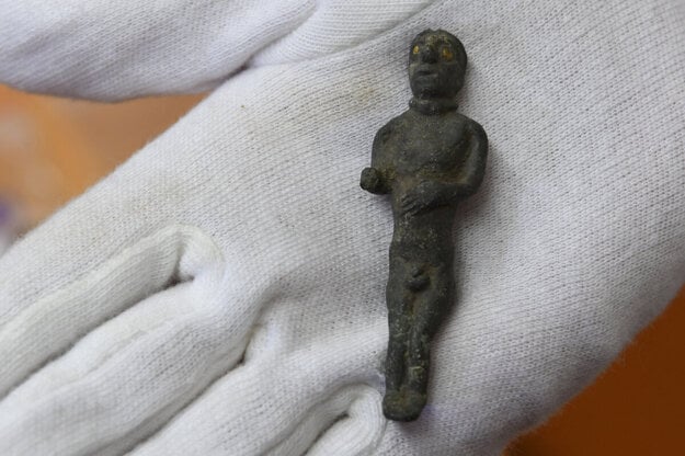 The Celtic Bronze statue of a naked man with golden eyes.