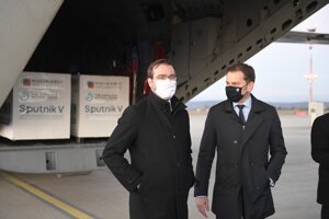 Health Minister Krajčí and PM Matovič at Košice airport