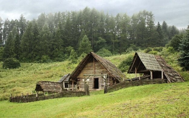 The open-air archaeological museum Liptovská Mara – Havránok will be undergoing renovation in the coming years, Liptov Museum announced on Facebook. 