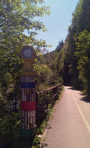 A cycle path runs between Krásno nad Kysucou and Stará Bystrica.