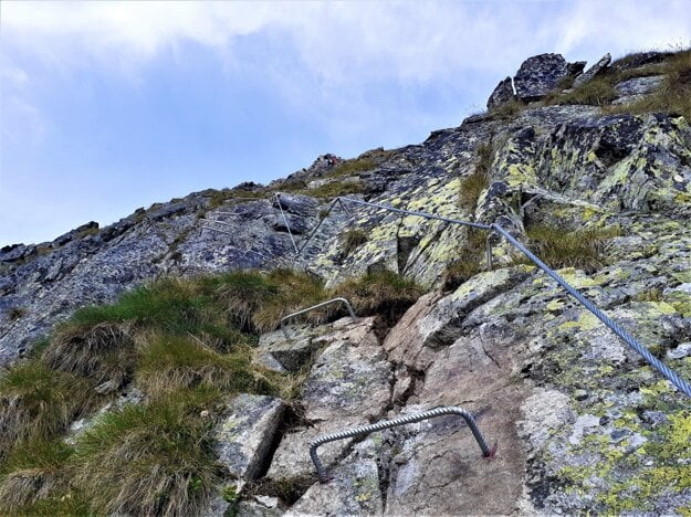 The first via ferrata in the High Tatras starts below the Priečne sedlo saddle.