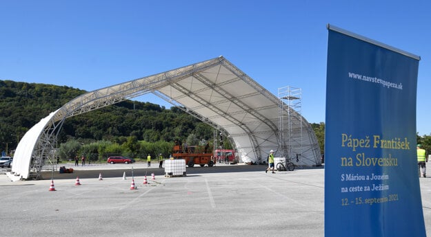 Preparation of the venue for Pope Francis in Prešov.