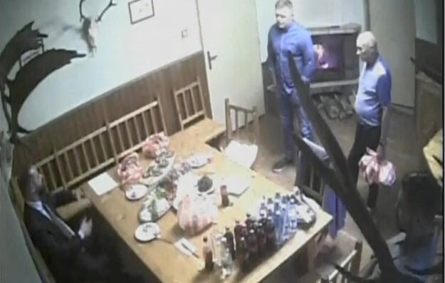 Aktuality.sk obtained photos from a cottage, where Robert Fico (top right) would meet Miroslav Bödör (on his left), attorney Marek Para (bottom left) and Pavol Gašpar.