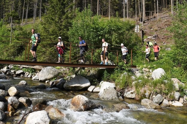 Tourists during their trip from the village of Liptovský Ján to Demänovská dolina valley through Poludnica.