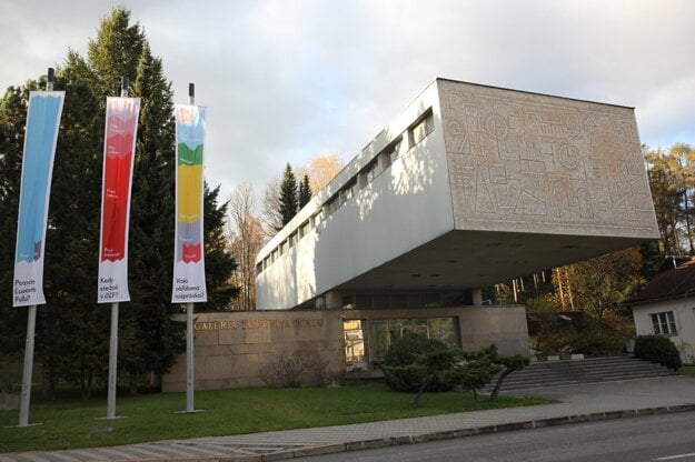 Galéria Uduvit Falla v Rugomberku.