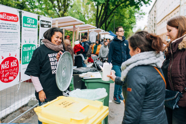 People can learn how to separate waste at the Good Market.