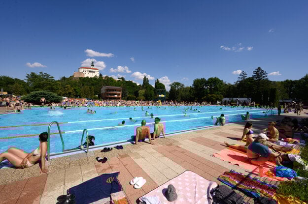 Sihoť is a facility with outdoor swimming pools in Nitra.