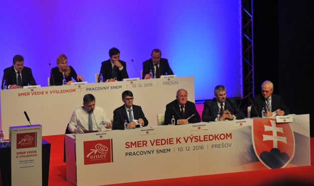 Smer party congress, December 10, Prime Minister Robert Fico and party chair sits bottom left.