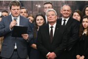 L-R: Founder of the Nenápadní Hrdinovia /Low-key Heroes project František Neupauer, ex-president of Federal German Republic Joachim Gauck, and Slovak president Andrej Kiska attending the How WE Treat Our Freedom conference, March 25, Bratislava.