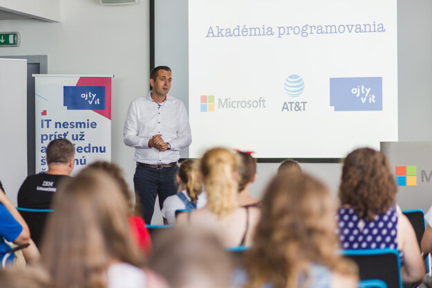 CEO of Microsoft in the Czech Republic and Slovakia, Rudolf Urbánek, giving a presentation about coding to schoolchildren at the Academy of Programming