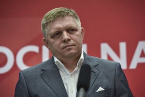 Robert Fico gave a press conference in late May without a mask on his face, which is against the measures. 