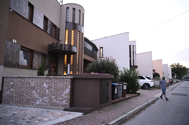 Police searched the house of R. Krajmer.