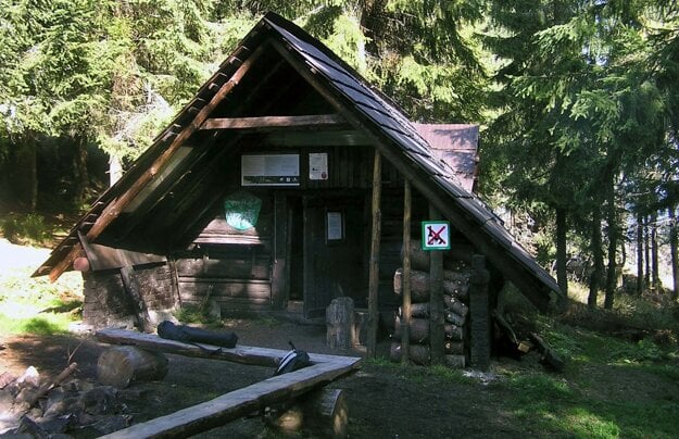 The tourist shelter Ramža in the Low Tatras in 2006. 