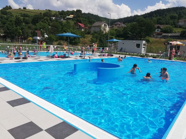 Outdoor swimming pools in Hriňová, central Slovakia, have been overhauled and reopened after 22 years.