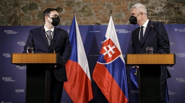 Czech MFA Jan Lipavsky and Slovak MFA Ivan Korcok.