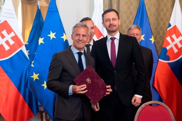 Slovak PM Eduard Heger and Javier Varela chief operating officer at Volvo Cars, left, after signing the agreement on construction of the plant in the industrial park Valaliky near Košice.