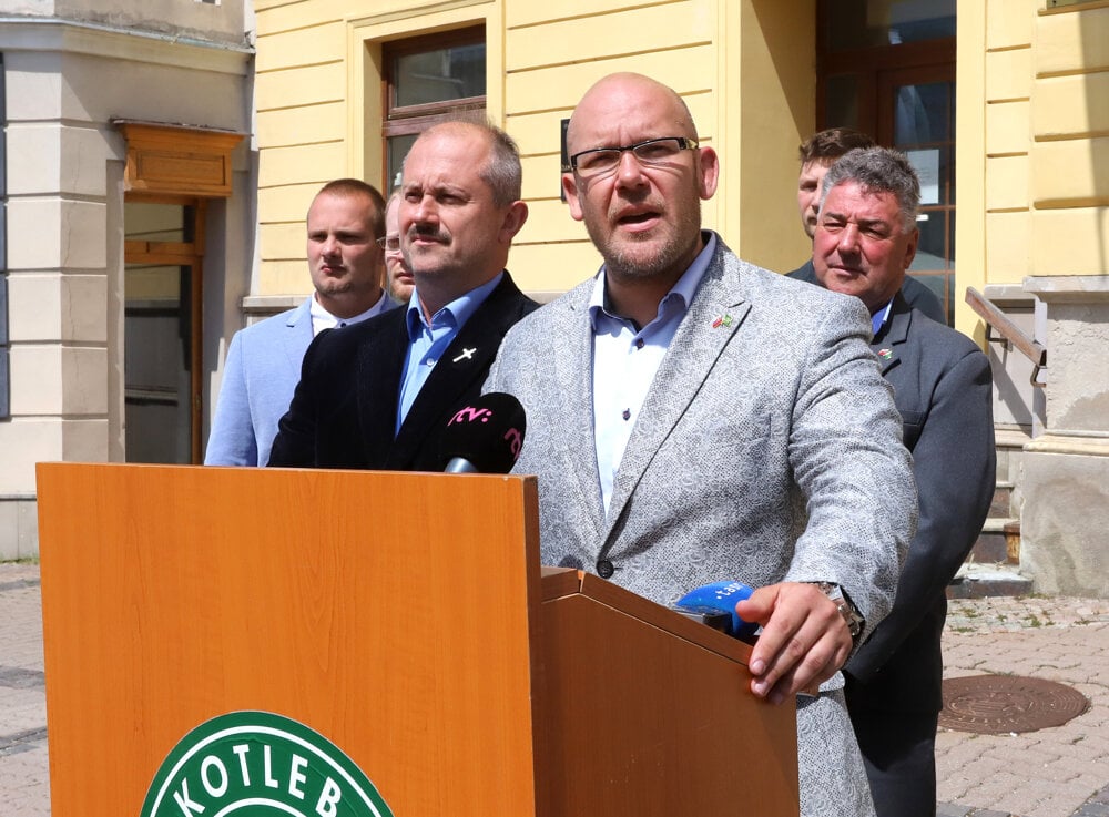 Marek Kotleba of the far-right ĽSNS party announces his candidacy for chair of the Banská Bystrica Region on June 1, 2022. His brother Marian Kotleba, ĽSNS chair, stands next to him.