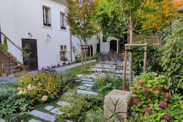 Enjoy the gardens with all your senses