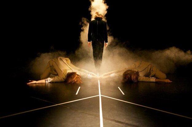 Debris Company: Clear, at the New Dance Days festival