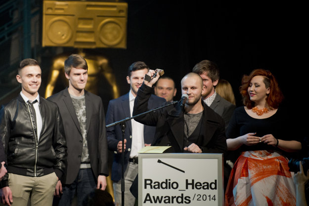 Fallgrapp receives Radio_Head awards.