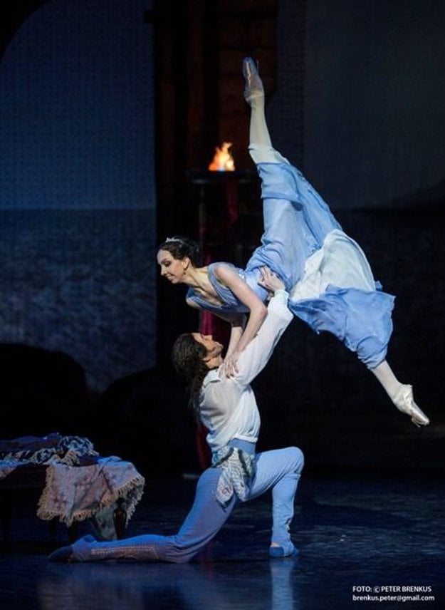 Andrej Szabo (Konrád), Sara Michelle Murawski (Medora)