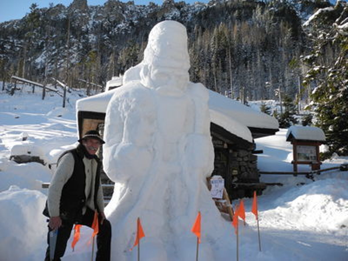 artworks made of snow