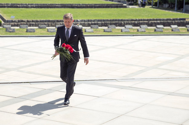 Ex-PM Robert Fico at the Slavín WWII memorial, May 8.