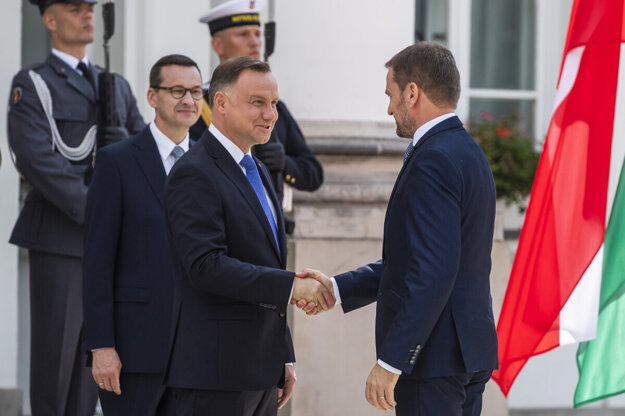 Mateusz Morawiecki welcomes Igor Matovič in Warsaw.