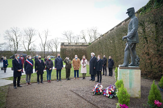 PM Igor Matovič (fifth from the left) laid a wreath on the memorial of Milan Rastislav Štefánik during his official visit to France on February 3.