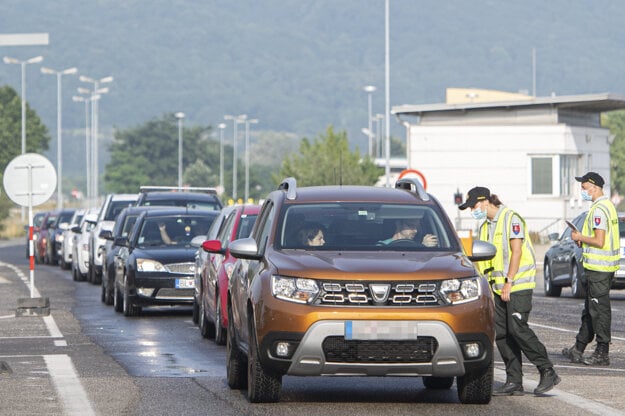 Police checked the Petržalka-Berg border crossing on June 28, 2021.